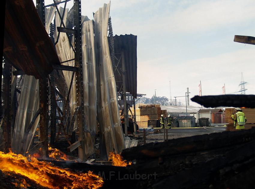 Grossbrand Holzlager Siegburg Industriestr P144.JPG